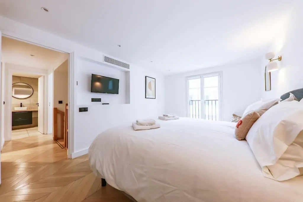 Urban Retreat Brand-new Duplex 2-bedroom Lejlighed