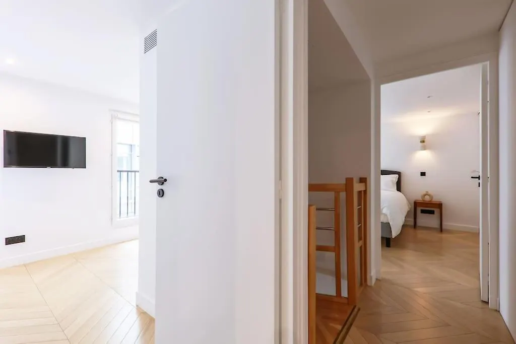 Urban Retreat Brand-new Duplex 2-bedroom Apartment Paris