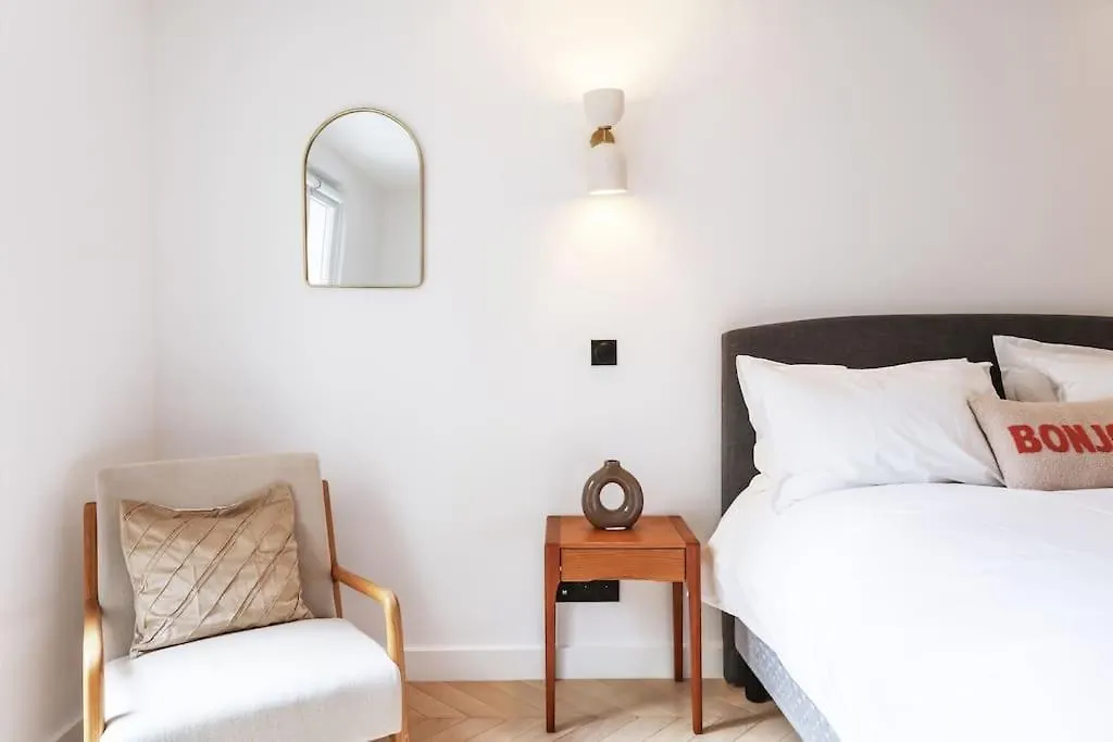 Urban Retreat Brand-new Duplex 2-bedroom Apartment *
