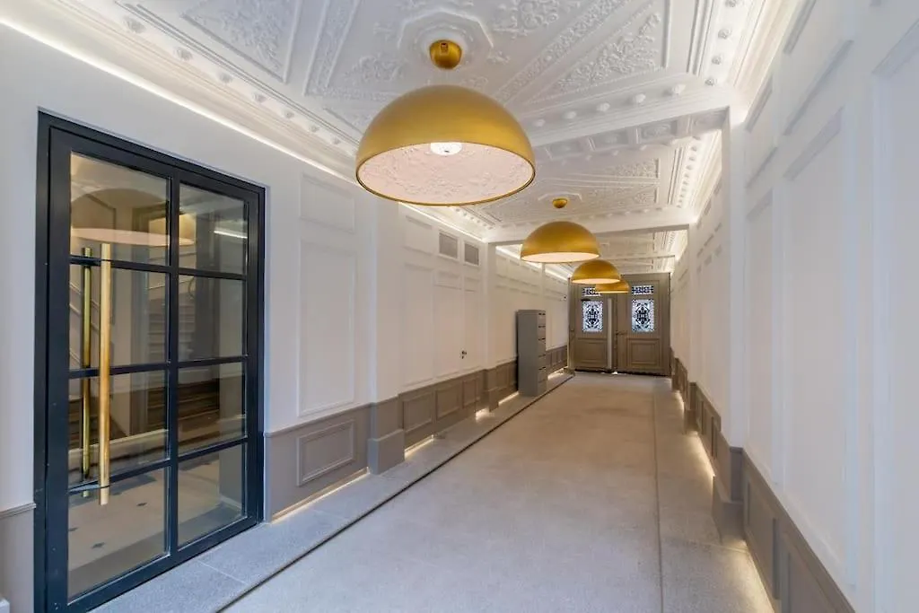 Urban Retreat Brand-new Duplex 2-bedroom Apartment *